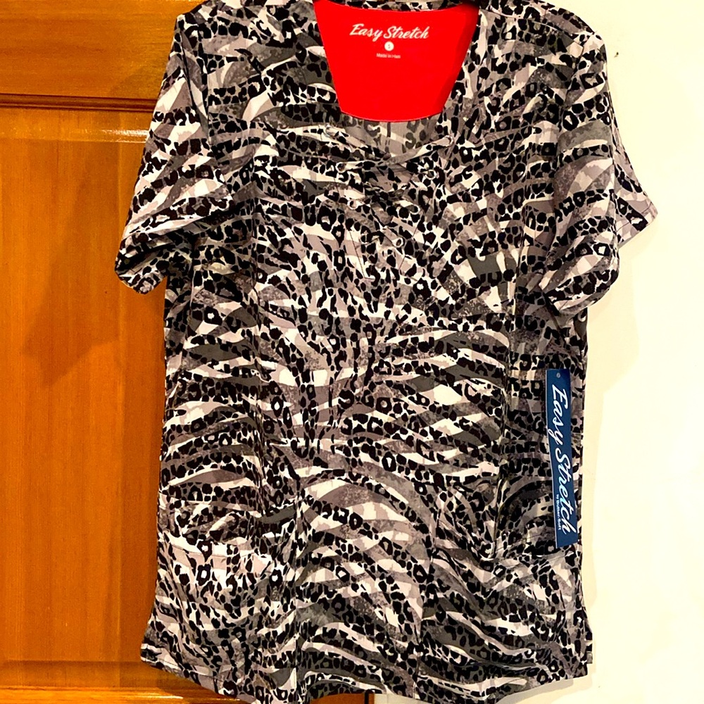 NWT! Easy Stretch size S, Spirit Animal lace up v-neck scrub top!